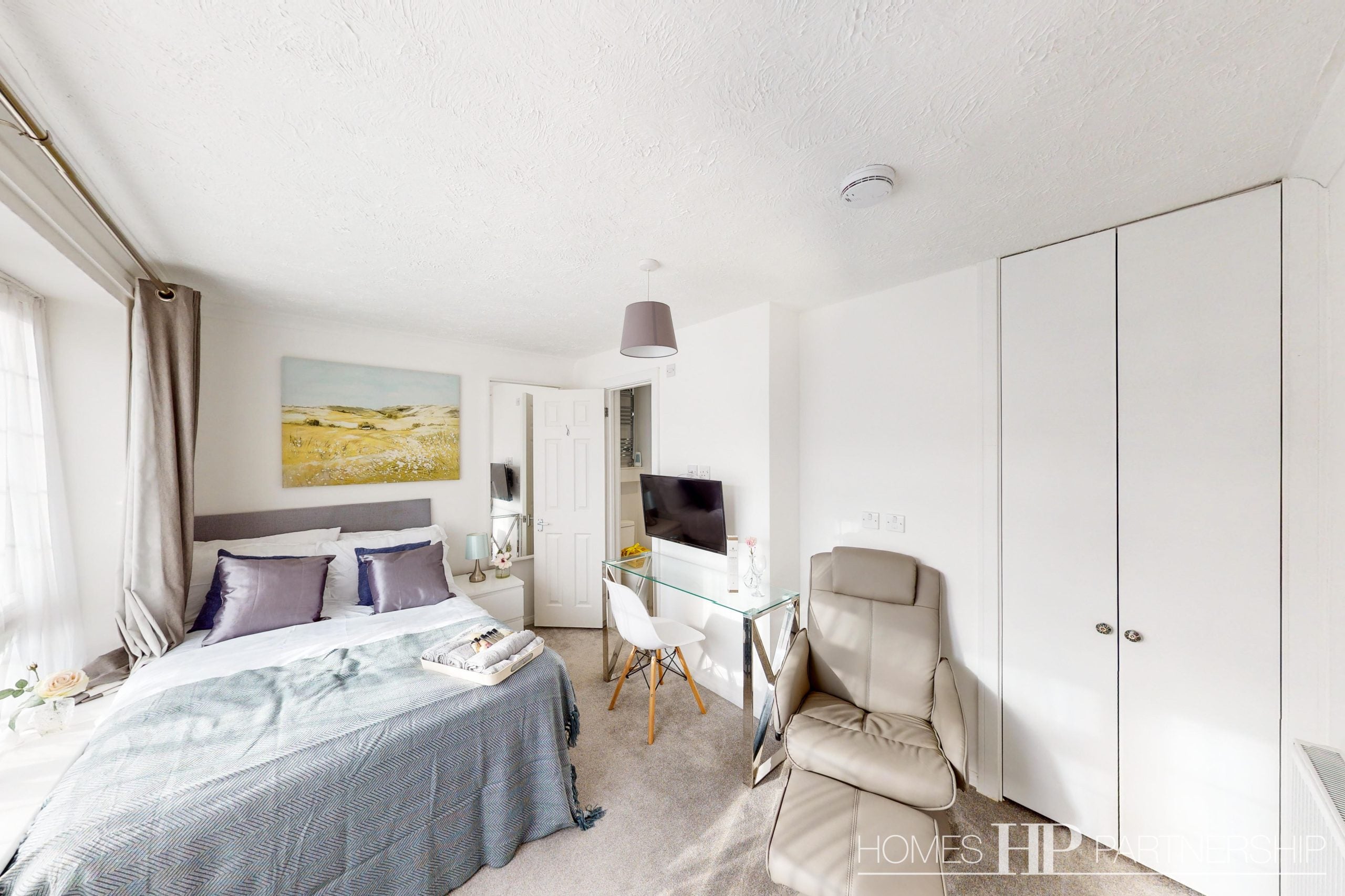 Room Beeches Crescent in Crawley
