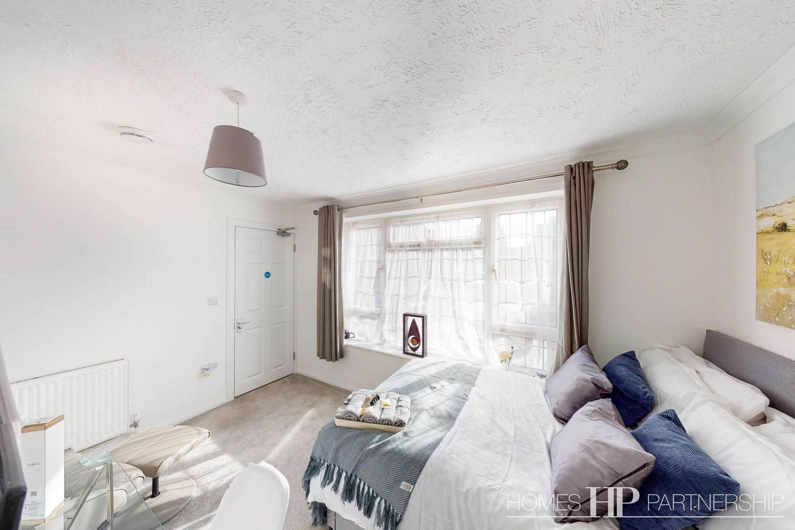 Room Beeches Crescent in Crawley