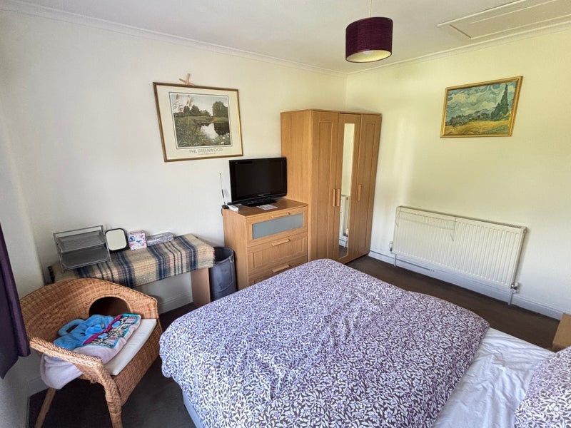 Room Kenmore Road in Manchester