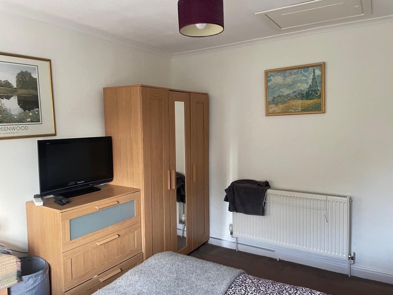 Room Kenmore Road in Manchester
