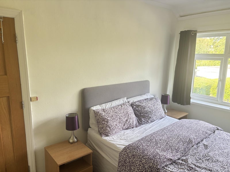 Room Kenmore Road in Manchester