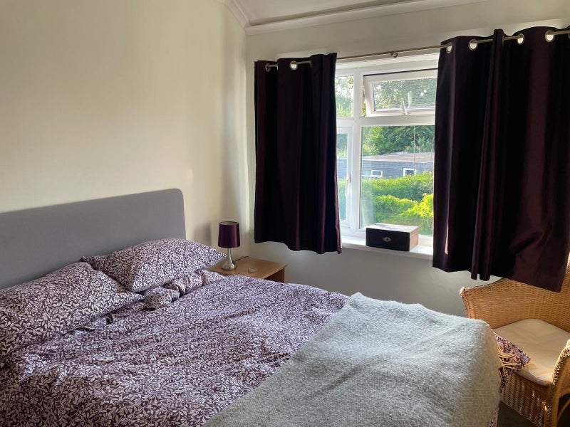 Room Kenmore Road in Manchester