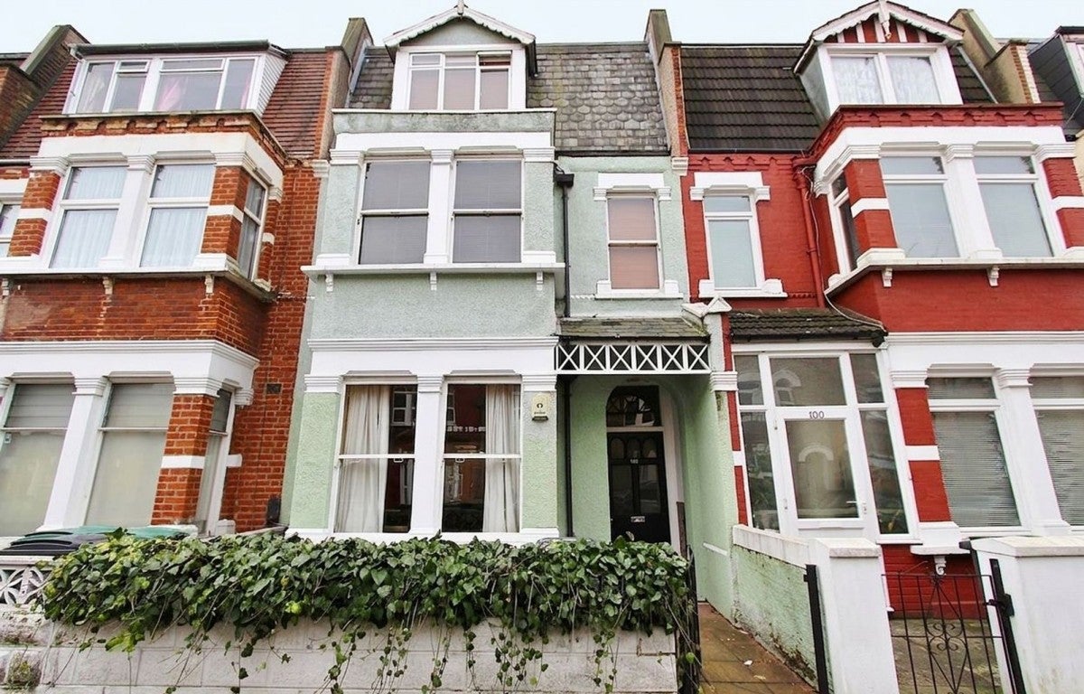 Flat Hampden Road in Greater London