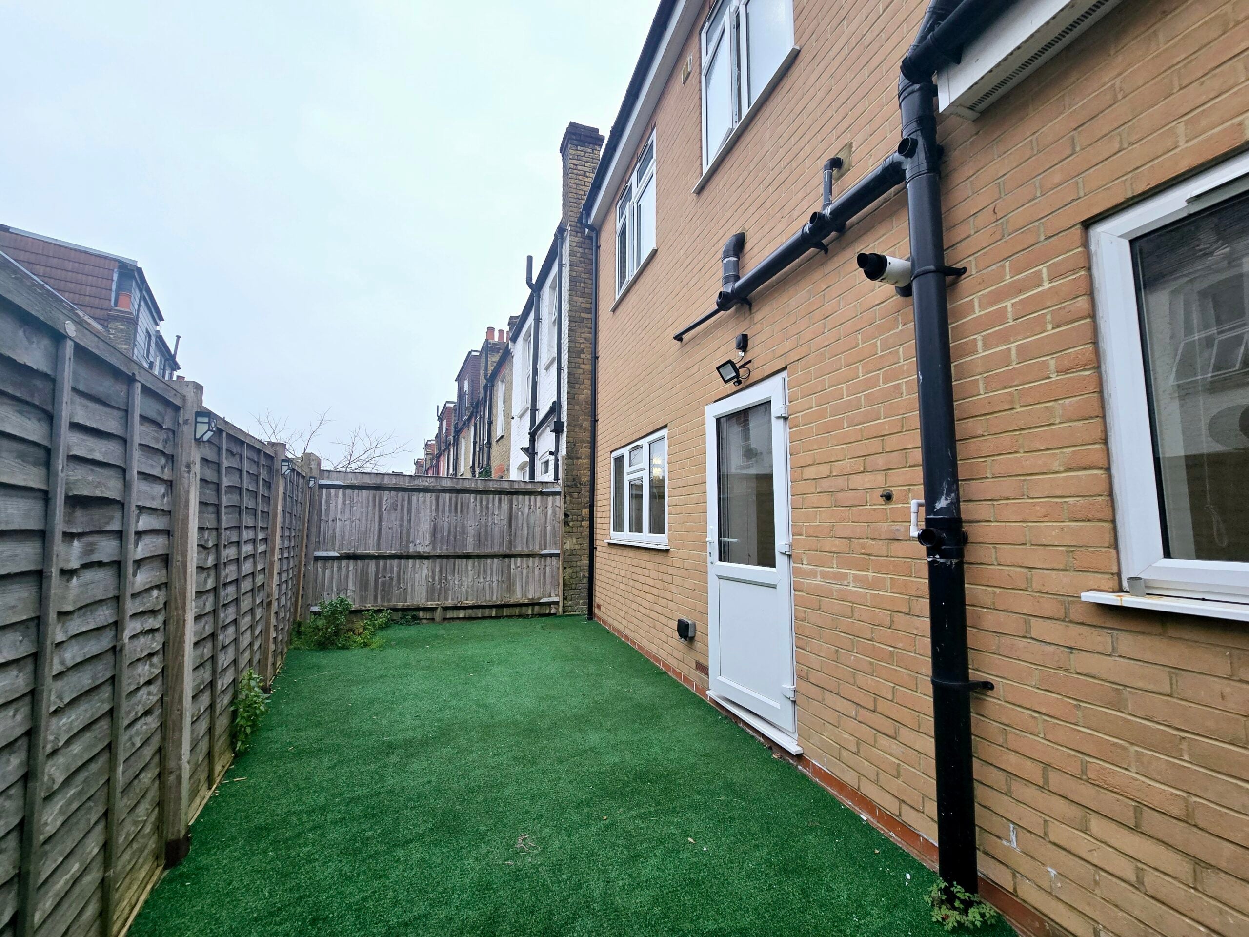 Flat Ashvale Road in Greater London