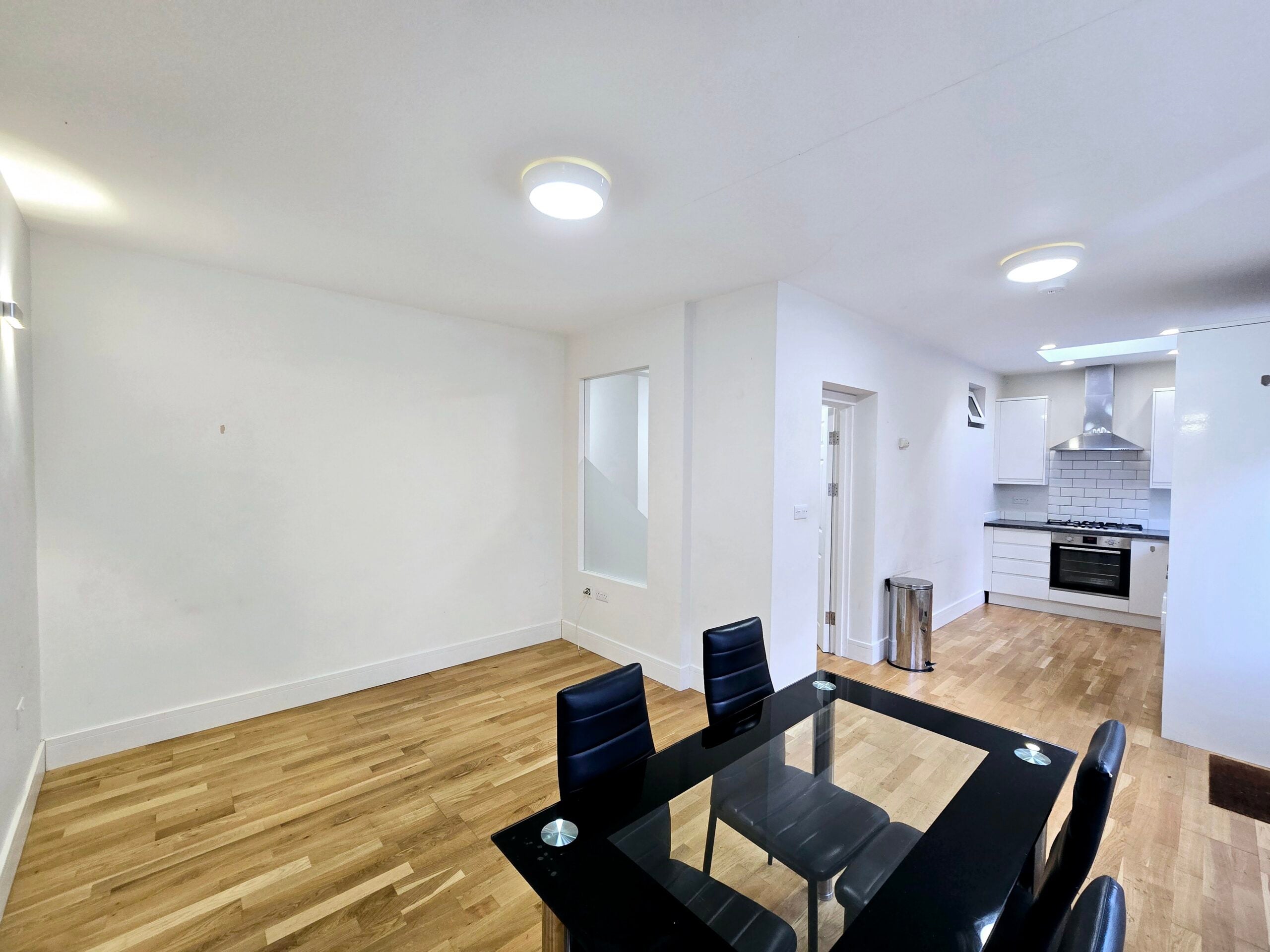 Flat Ashvale Road in Greater London
