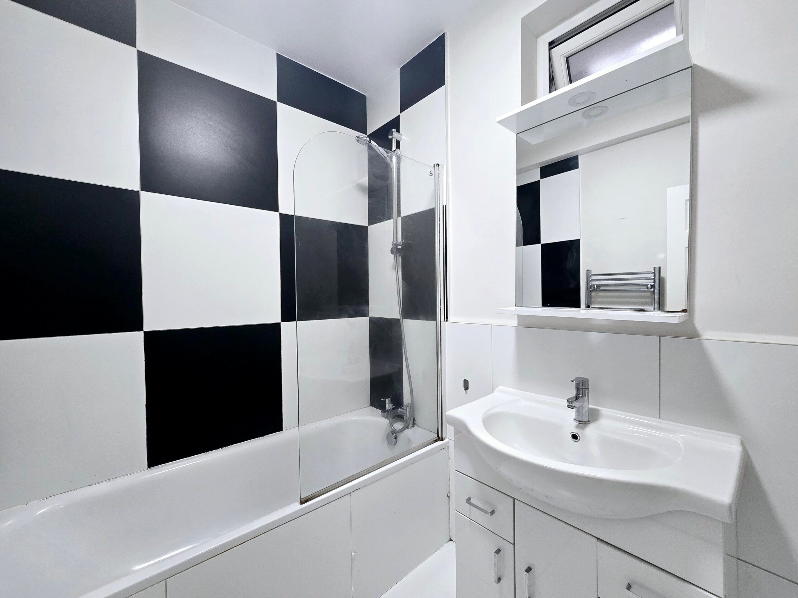Flat Ashvale Road in Greater London