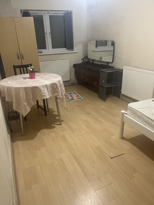 Room Upper Selsdon Road in Greater London