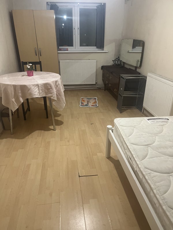 Room Upper Selsdon Road in Greater London