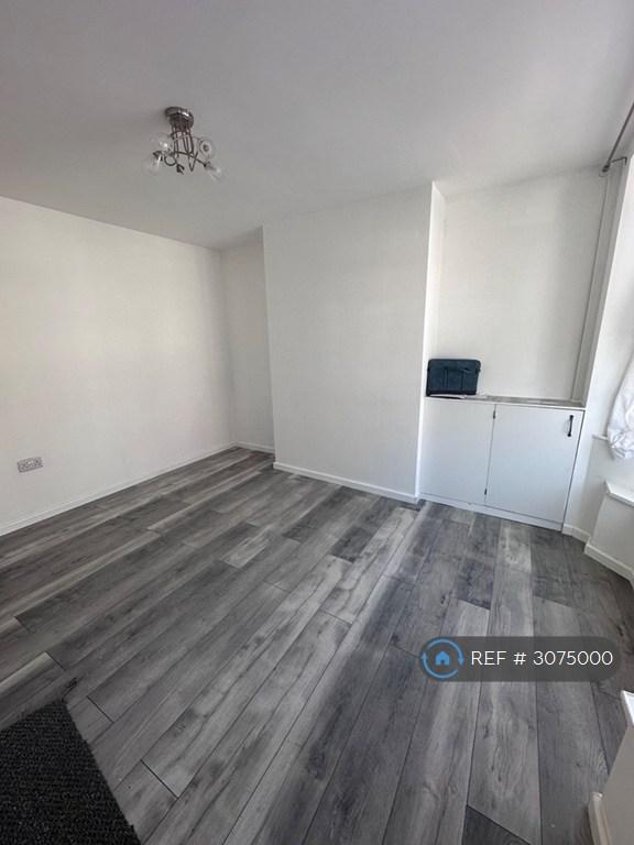 House Broxtowe Drive in Mansfield Woodhouse