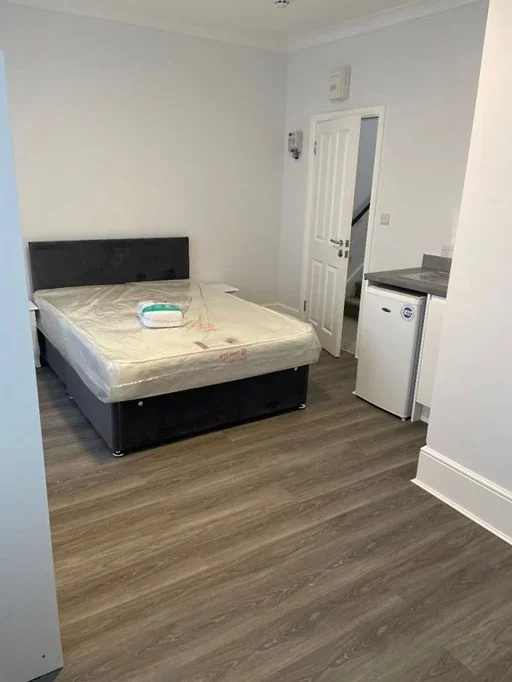 Flat Robertson Street in Greater London