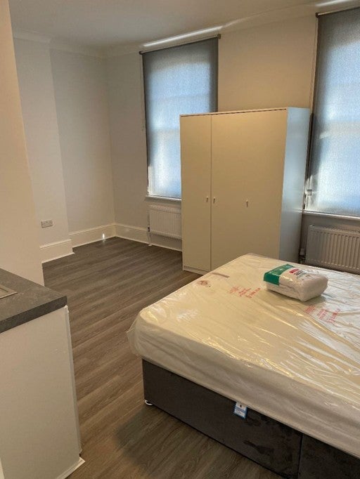 Flat Robertson Street in Greater London
