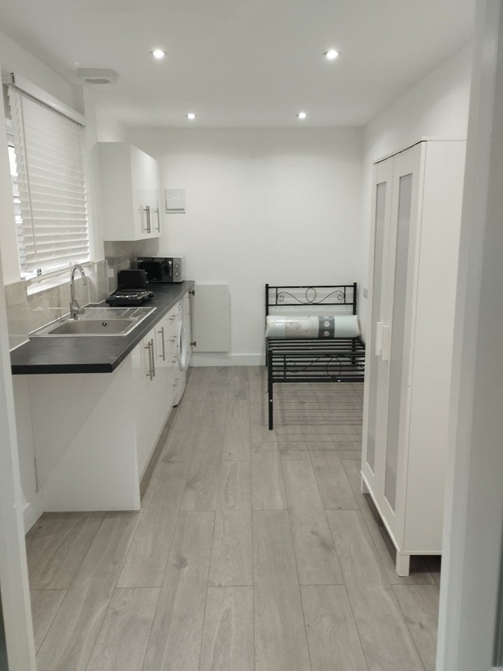Flat Colonial Road in Greater London