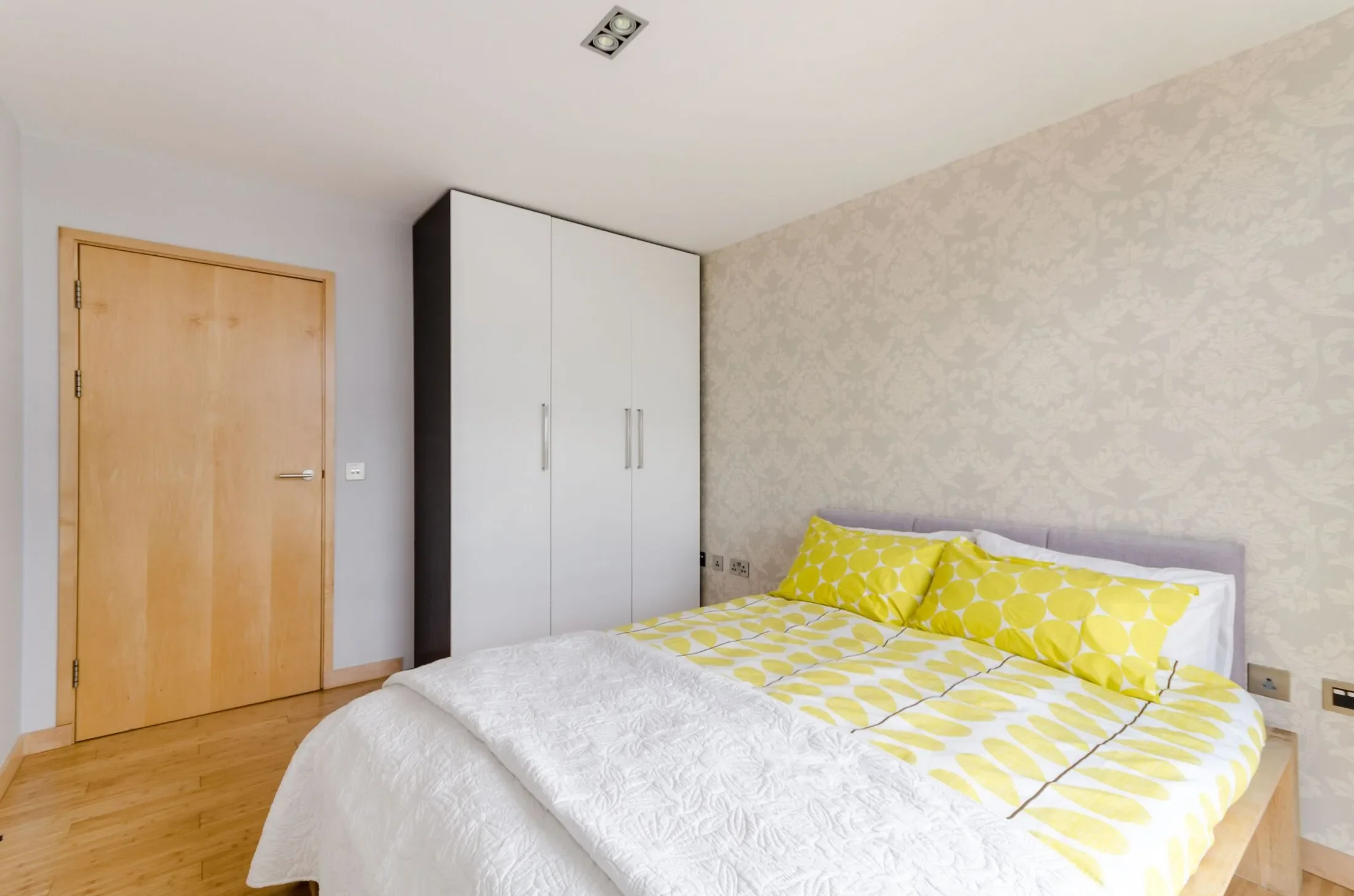 Flat Richmond Road in Greater London
