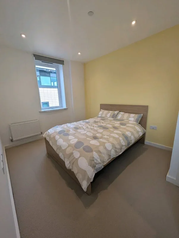 Room Woodford Road in Watford
