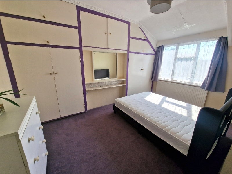 Room Hebdon Road in Greater London