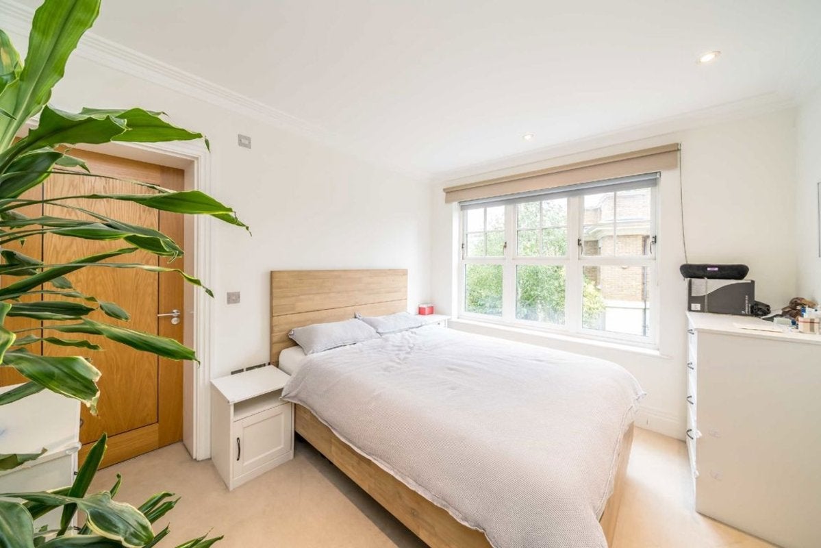 Flat Charlmers Way in Greater London