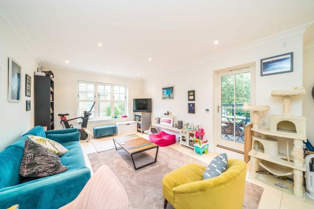 Flat Charlmers Way in Greater London