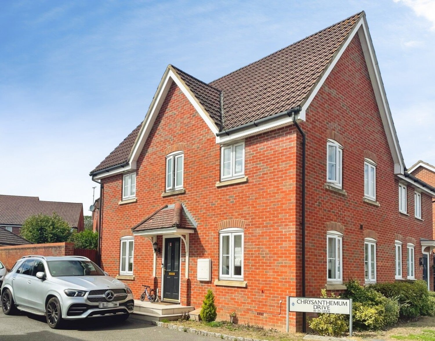 House Chrysanthemum Drive in Shinfield