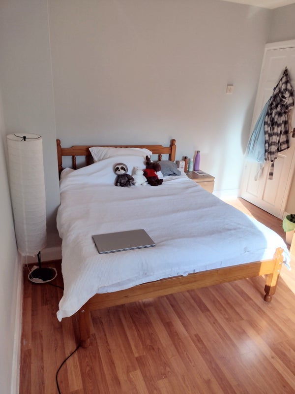 Room Bisson Road in Greater London