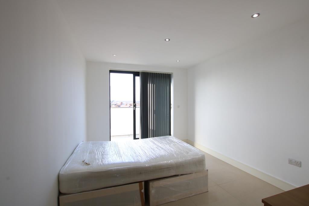 Flat Litchfield Gardens in Greater London