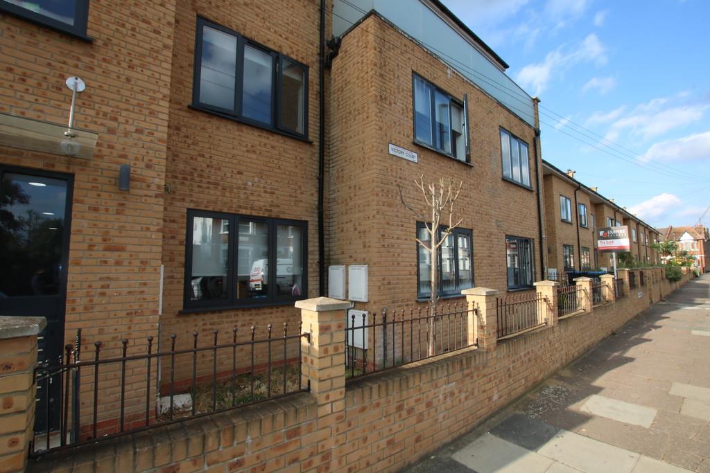 Flat Litchfield Gardens in Greater London
