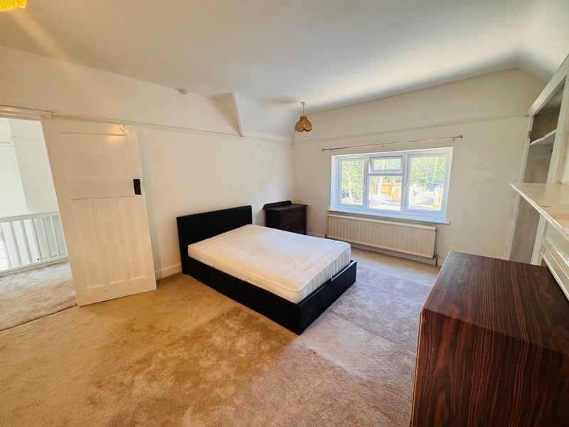 Room Oxford Road in Gerrards Cross