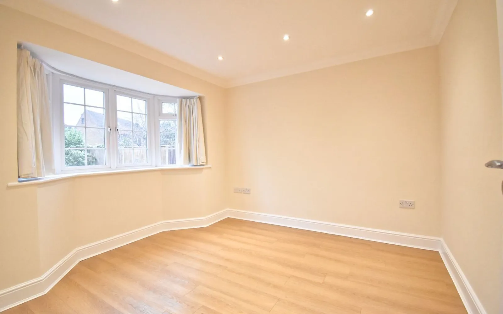 House Midway in Elmbridge