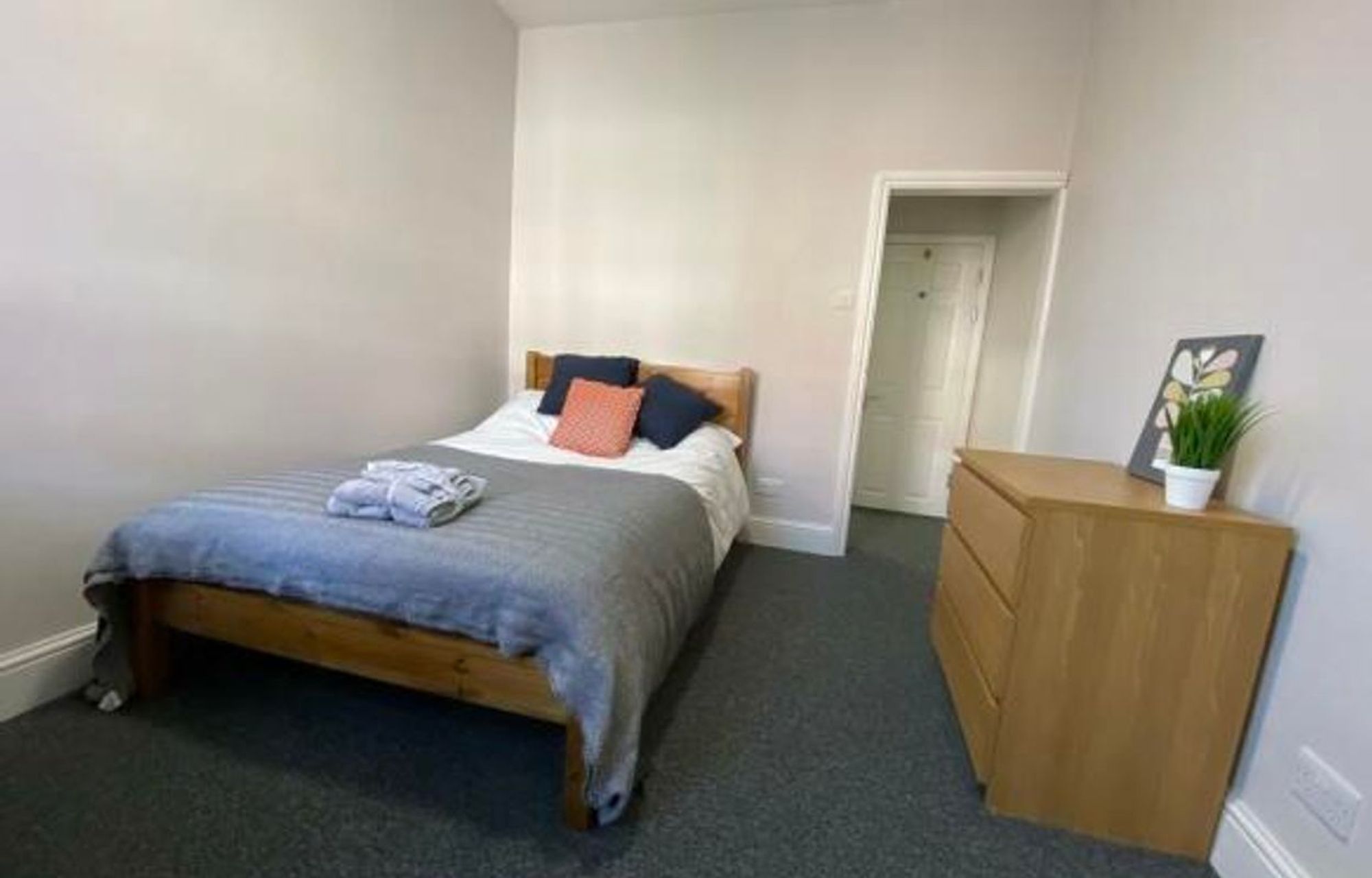 Room Albany Road in Coventry