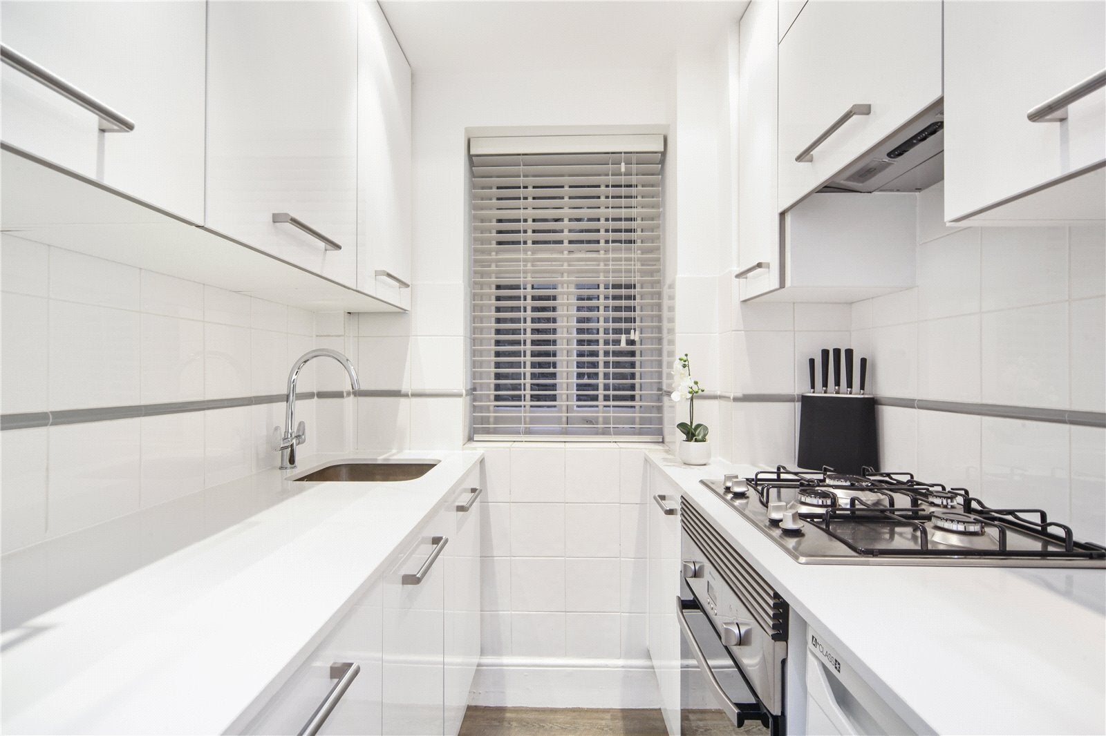 Flat Netherhall Gardens in Greater London