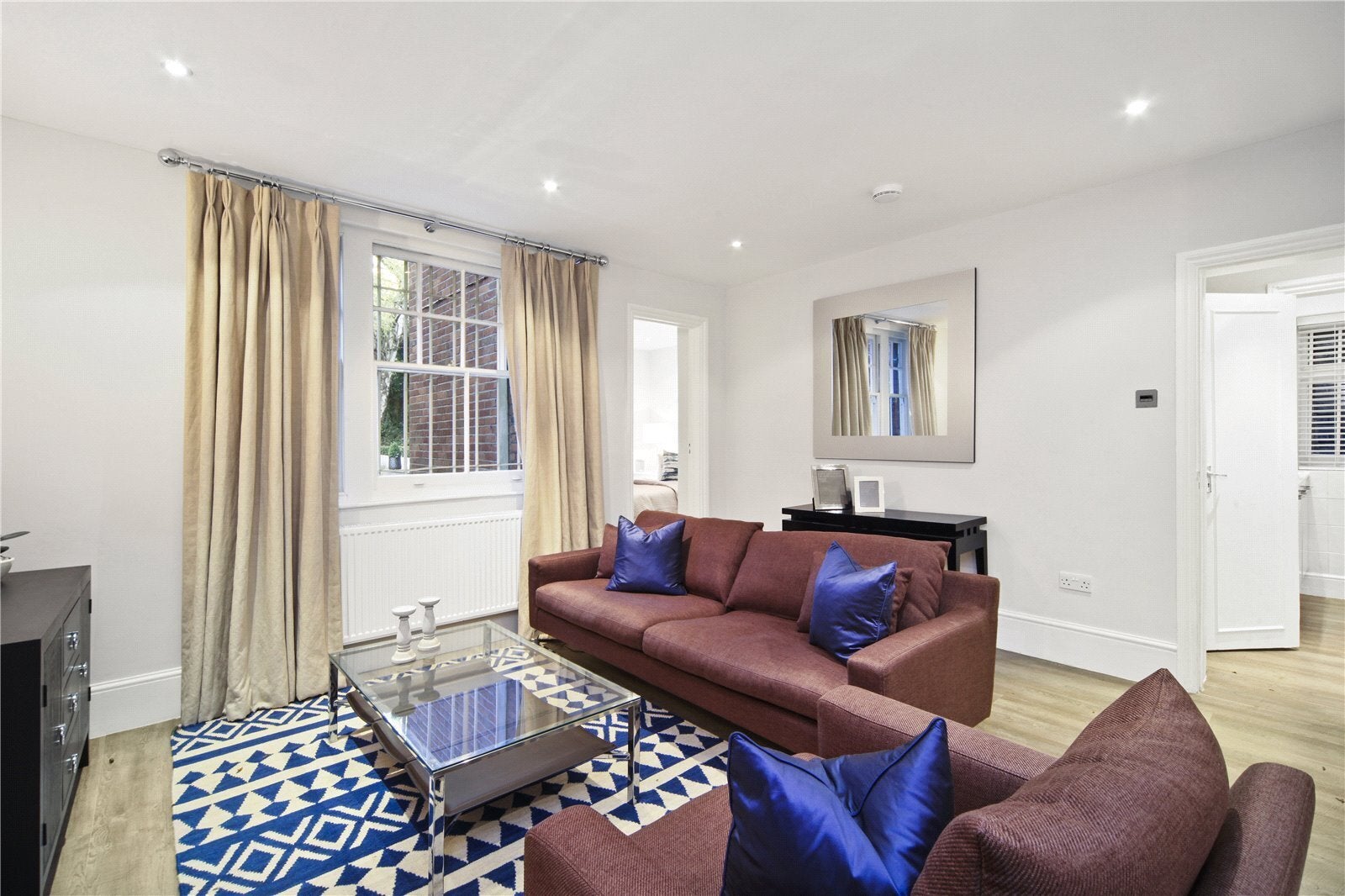 Flat Netherhall Gardens in Greater London