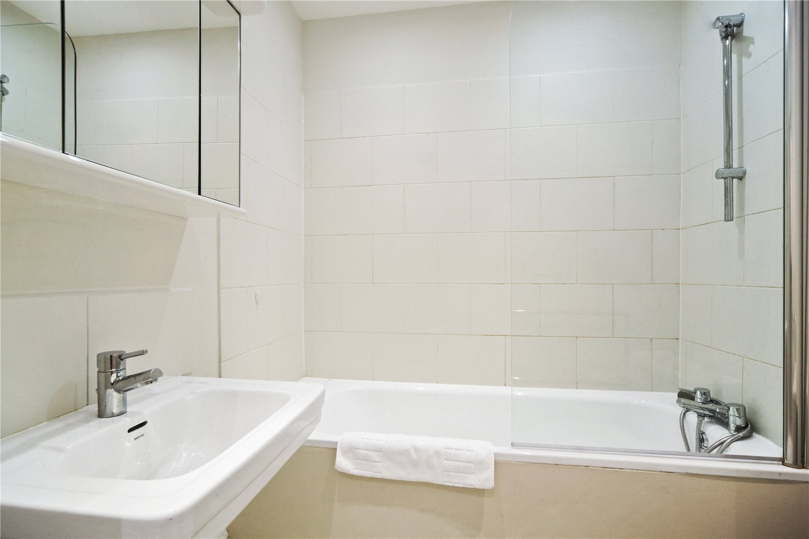 Flat Netherhall Gardens in Greater London