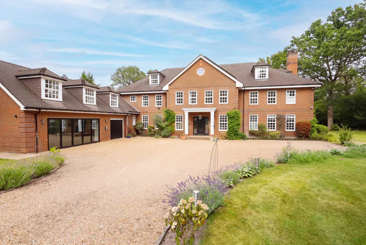 House Birds Hill Road in Elmbridge