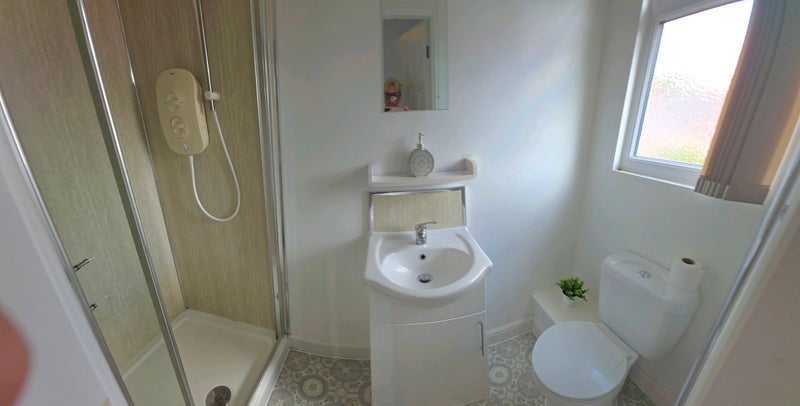 Room Sweetbriar Road in Leicester