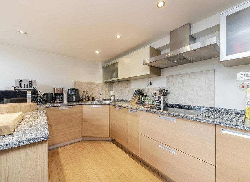 Flat Reed Place in Greater London
