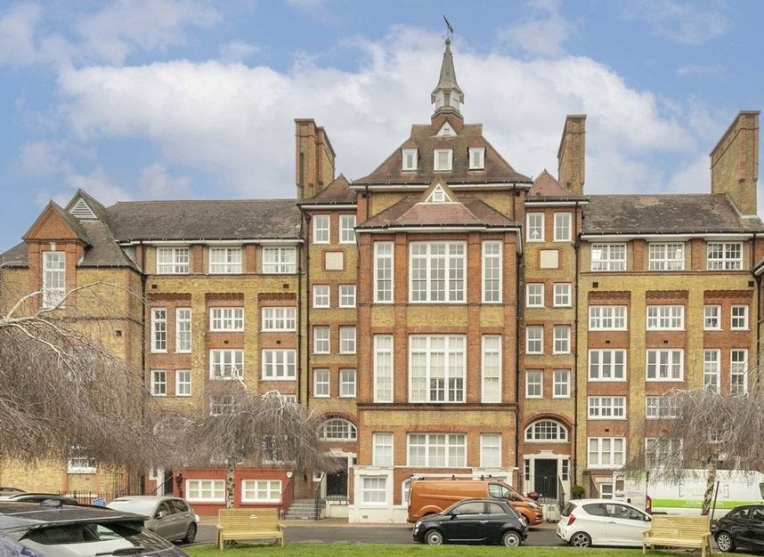 Flat Reed Place in Greater London