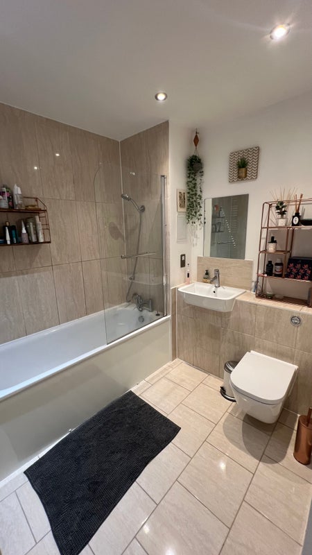 Room Pamela Street in Greater London