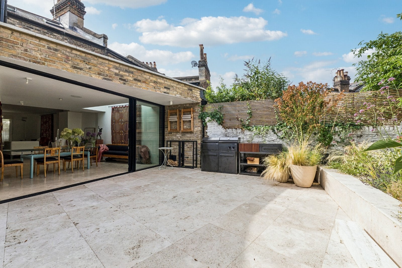House Oliphant Street in City of Westminster