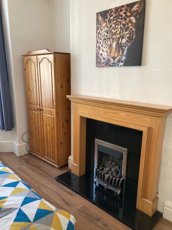Room Fairburn Road in Liverpool