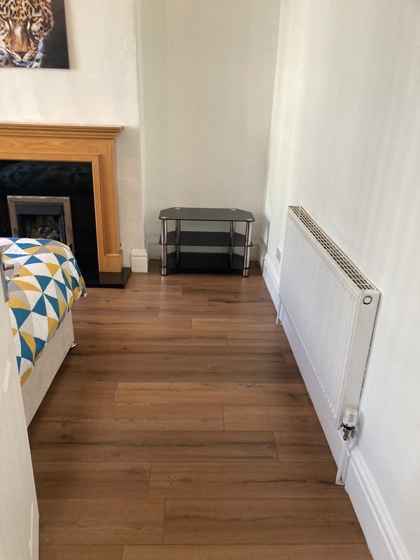 Room Fairburn Road in Liverpool