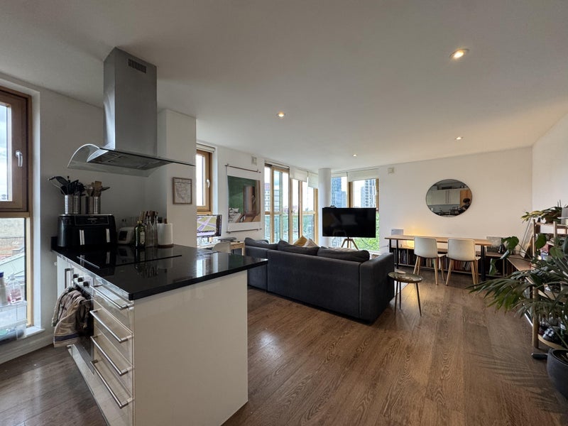 Room Borough Road in Greater London