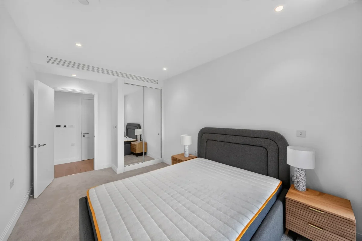 Flat Barclay Road in Greater London