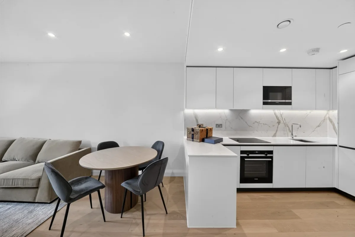 Flat Barclay Road in Greater London