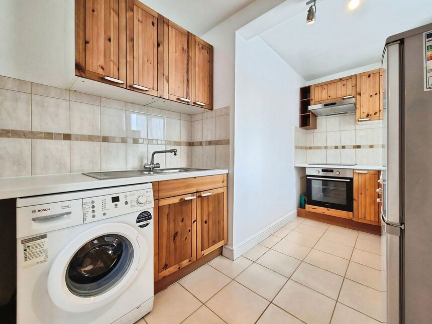 Flat Cottage Grove in Greater London