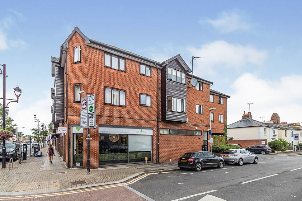 Flat Cottage Grove in Greater London