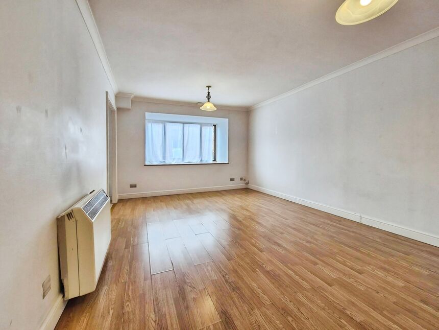 Flat Cottage Grove in Greater London
