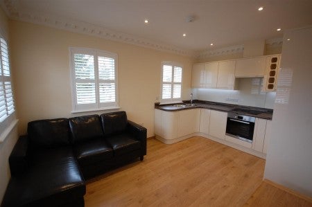 Flat Castle Crescent in Reading