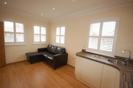 Flat Castle Crescent in Reading