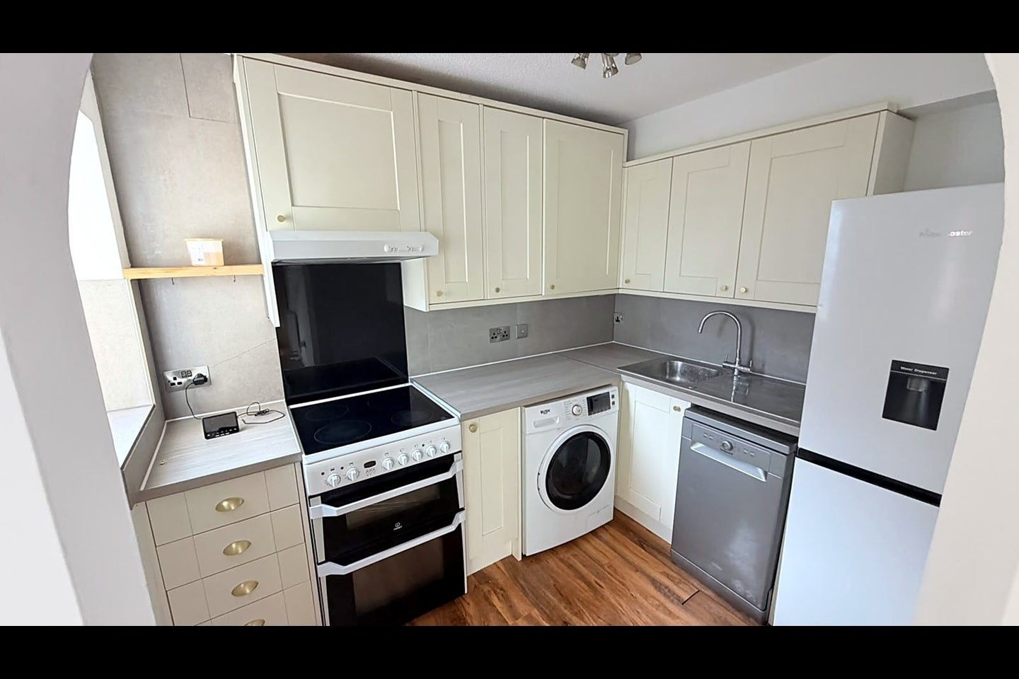 Flat Dartle Court in Greater London