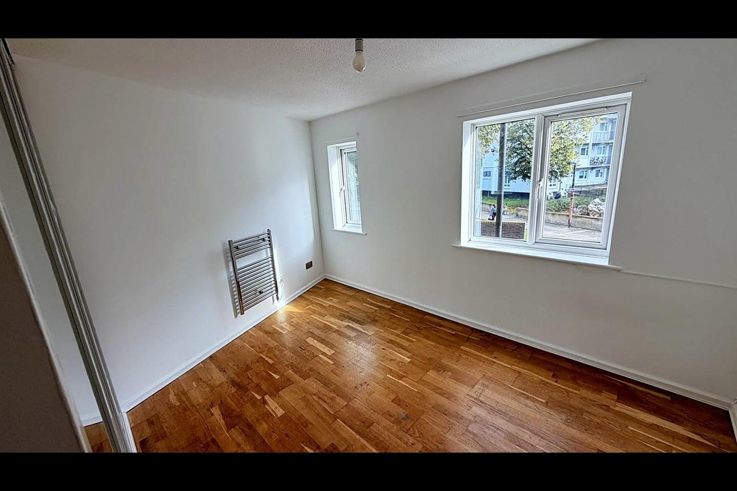 Flat Dartle Court in Greater London