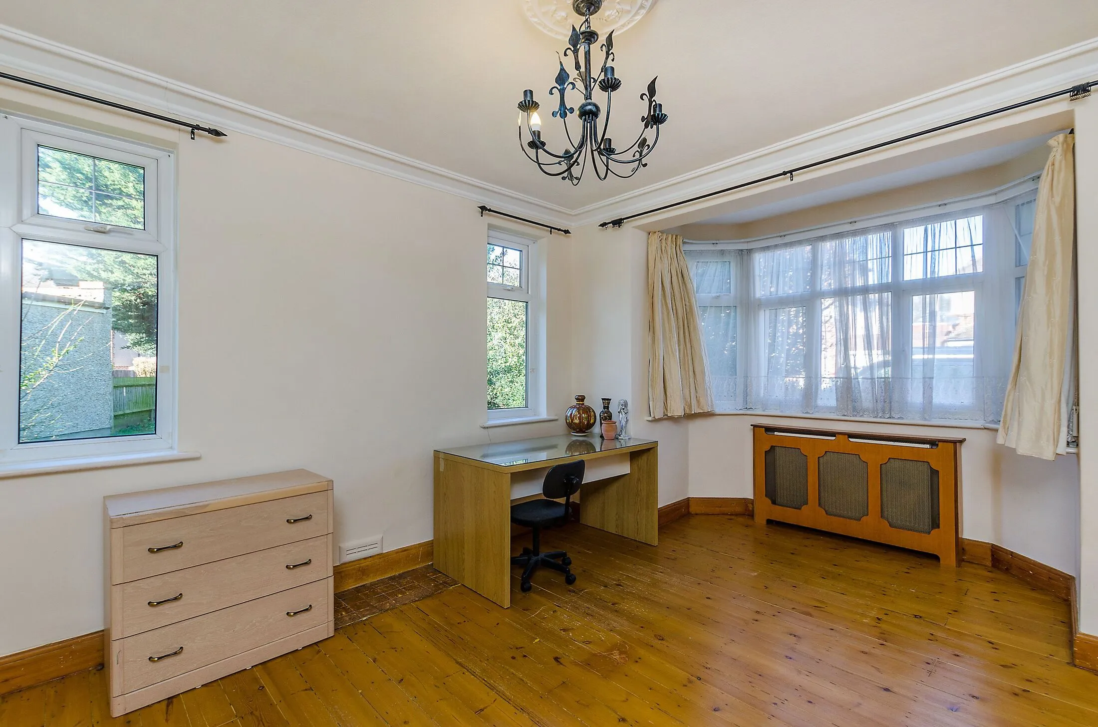 House Greenfield Way in Greater London